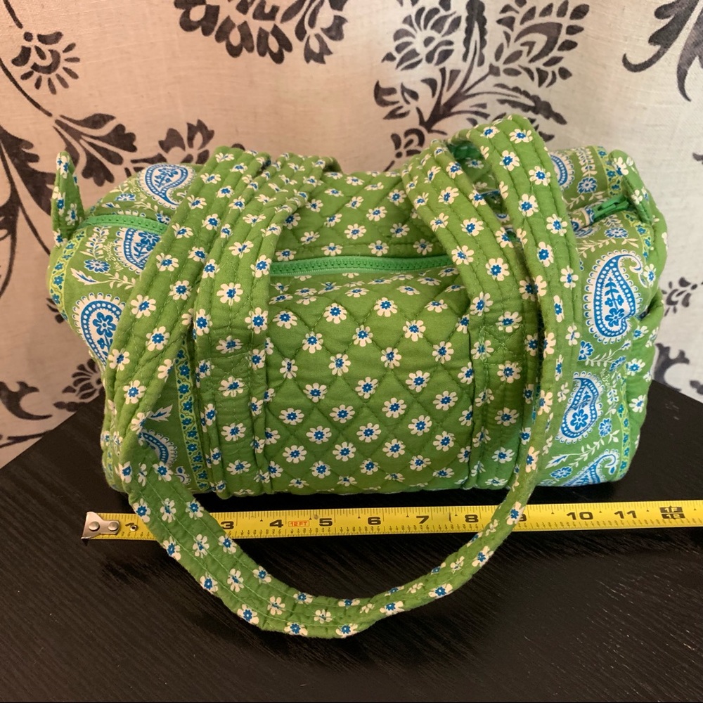 Adorable Vera Bradley Flower & Paisley Handbag - Picture 3 of 8